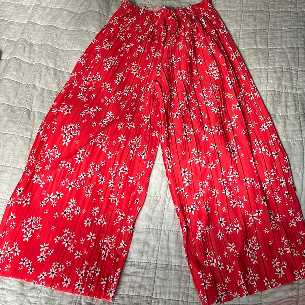 Zara kids flowy pleated floral pants in red